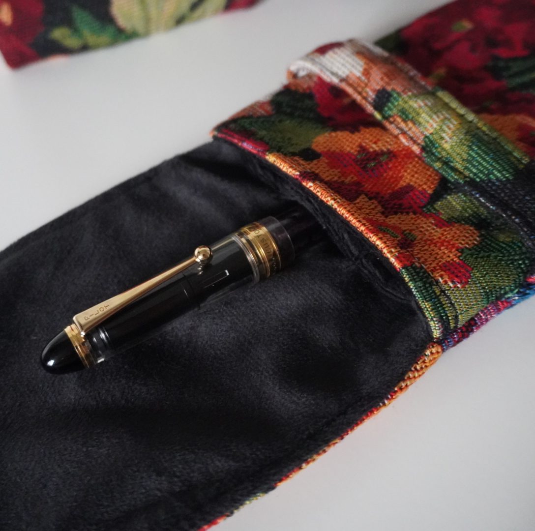 Lizzy Pen Holder (Non-Padded) photo 5
